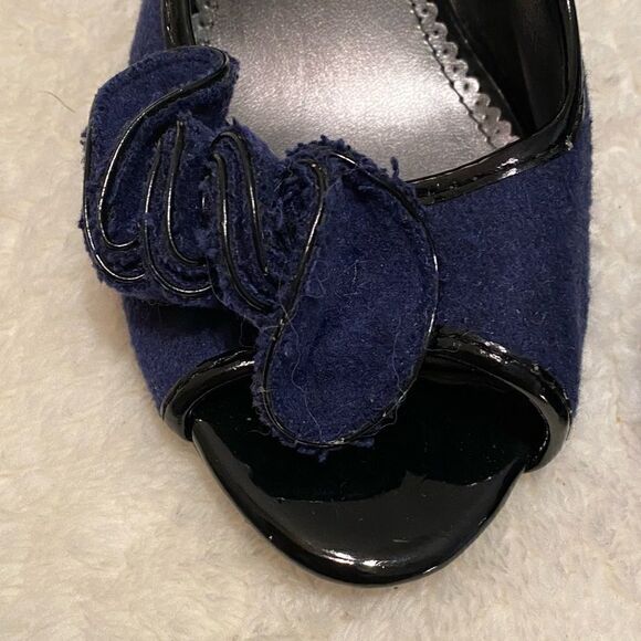 Show Sale🔥Fioni Flannel 3D Flower Open Toe Pumps - Picture 2 of 7